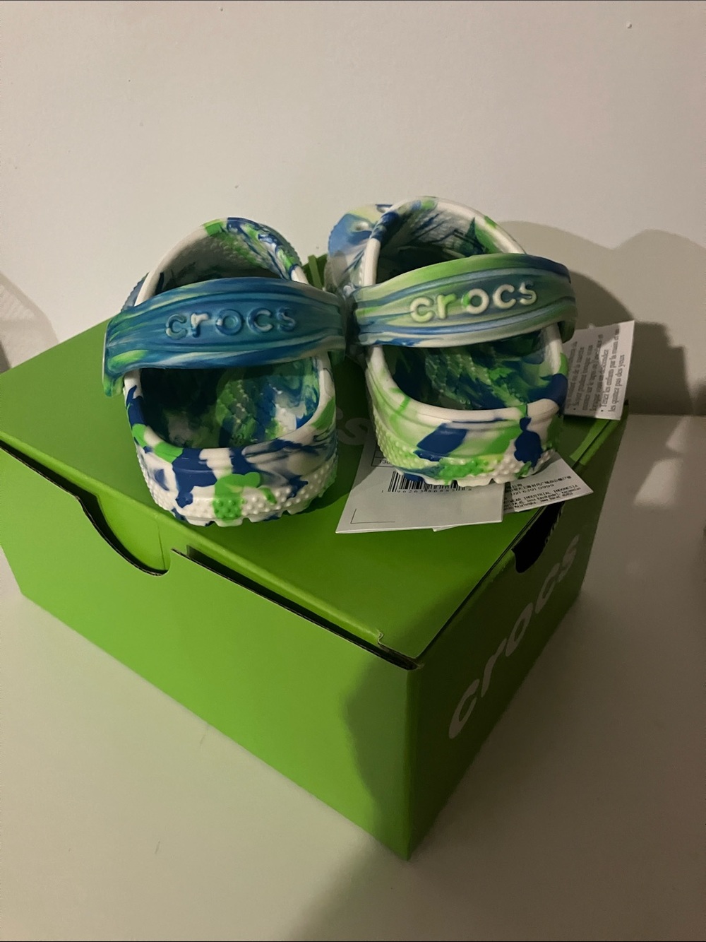NEW CROCS toddler Kids Prep Blue & Green Tie-Dye Classic Clog GLOW IN THE DARK - Picture 4 of 7